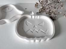 Load image into Gallery viewer, Pumpkin/Ghost Halloween Dish
