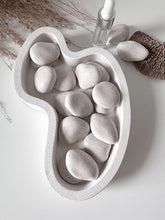 Load image into Gallery viewer, Ciottoli Essential Oil Pebbles &amp; Onda Wave Tray Set
